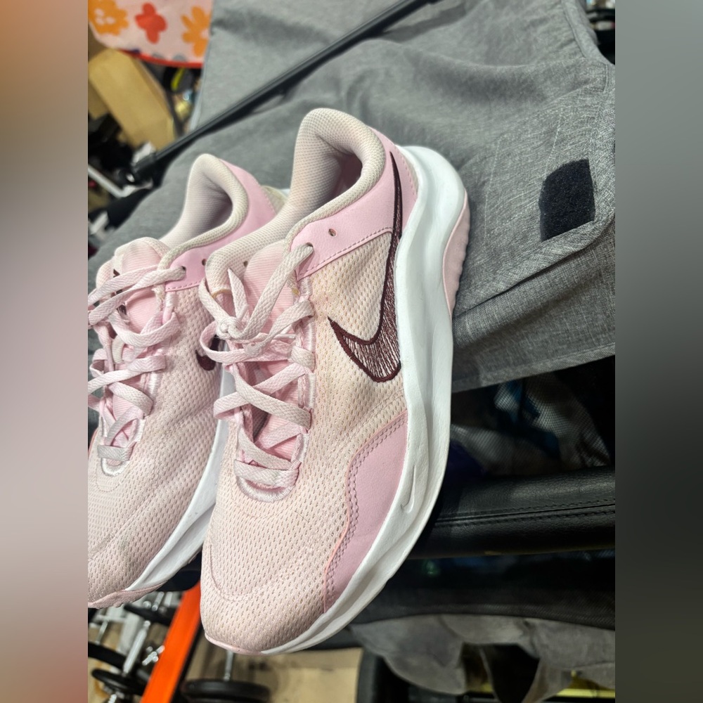 Nike Women's Pink and White Sneakers size 9